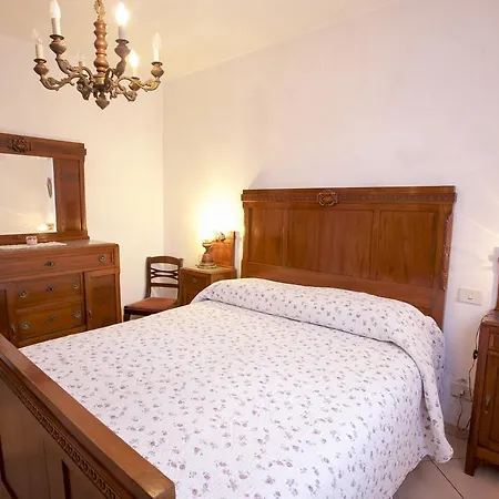 La Casina A Schiopparello - Goelba Apartment